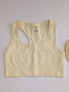 H&M DryMove™ Seamless Ribbed Sports Bra in Yellow